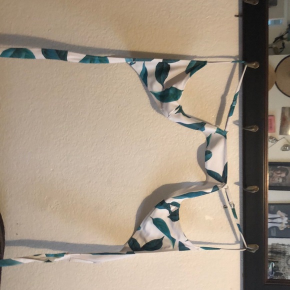 Bikini - Picture 5 of 5